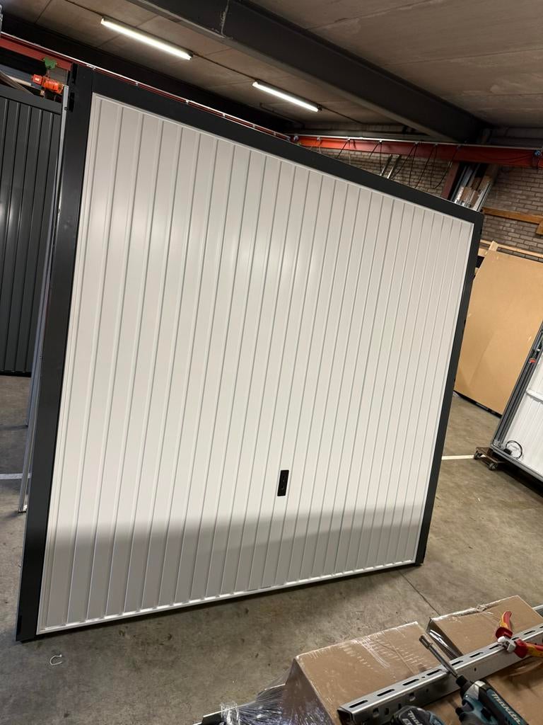 N80 Kanteldeur 2375x2250 - Nieuwstaat, Ophalen, Garagedeur, Zo goed als nieuw, Metaal