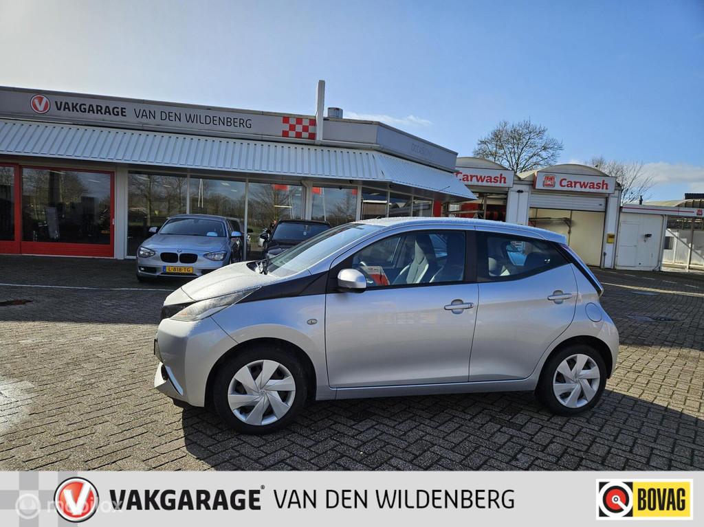 Toyota Aygo 1.0 VVT-i x-play AUTOMAAT, Auto's, Toyota, Gebruikt, Euro 6, 4 stoelen, Startonderbreker