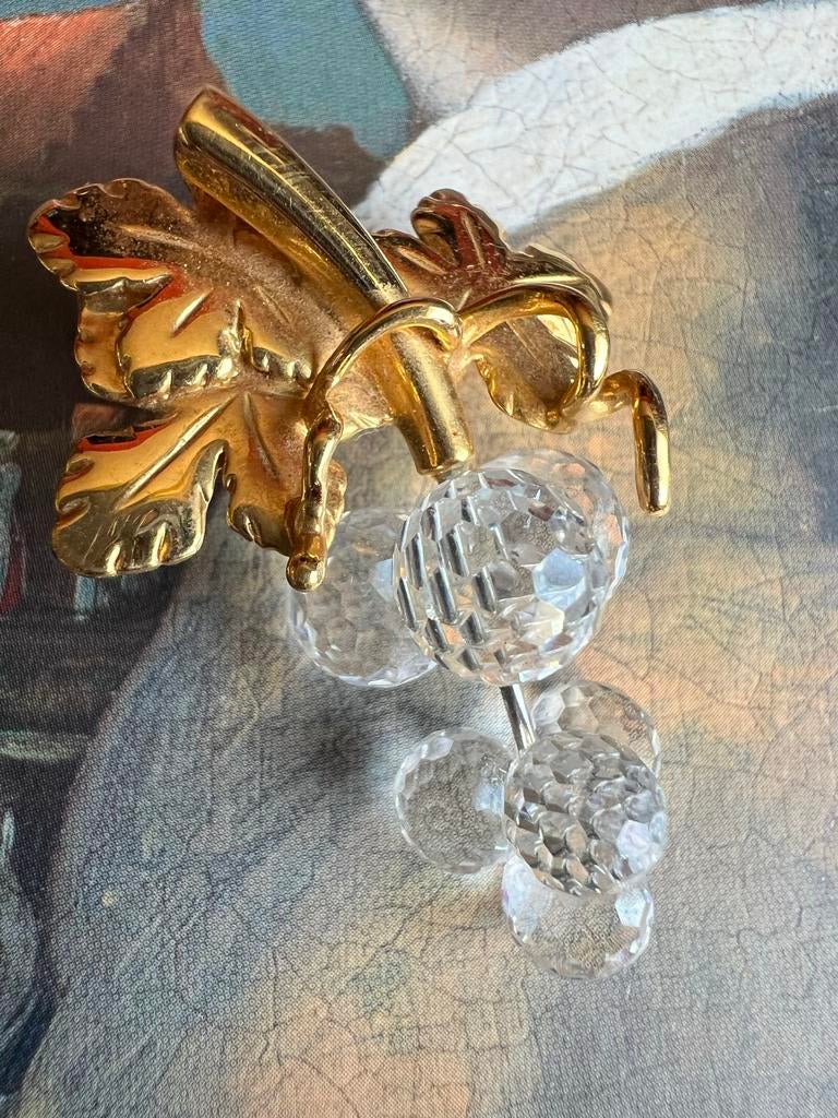 Swarovski  broche met druiventros, Met kristal, Overige materialen, 4 tot 7 cm, Gebruikt