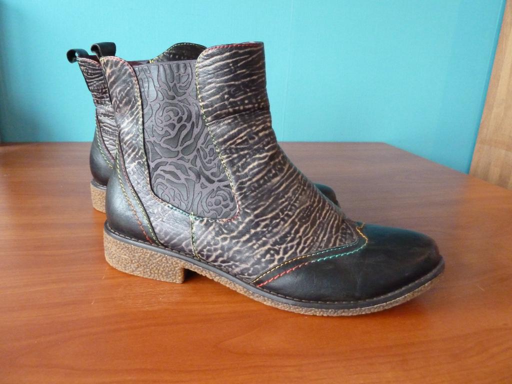 Laura Vita laarsjes, Kleding | Dames, Zwart, Lage of Enkellaarzen, Ophalen of Verzenden, Gedragen