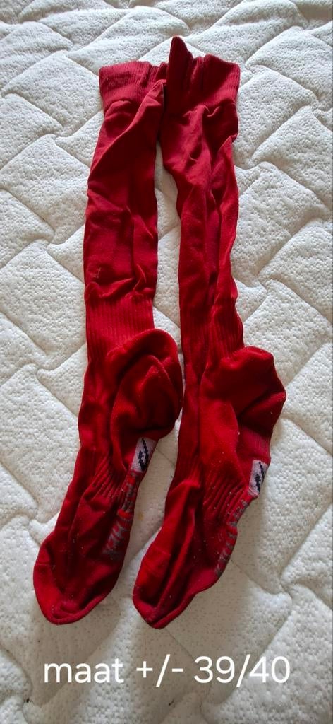 Rode voetbal sokken/ kousen/ maat 39/40, Kleding | Dames, Sokken en Kniesokken, Ophalen of Verzenden, Maat 39 t/m 42, Gedragen