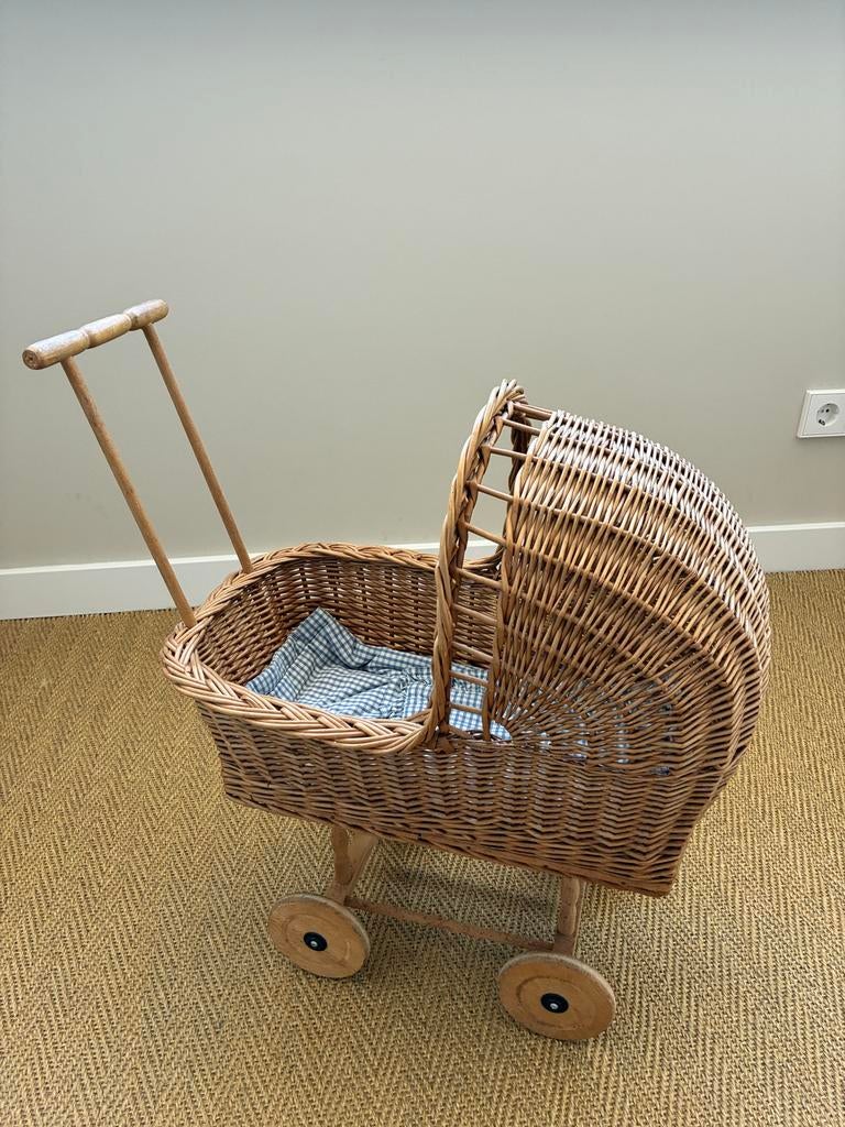 Houten poppenwagen met rotan, Ophalen, Zo goed als nieuw, Meisje