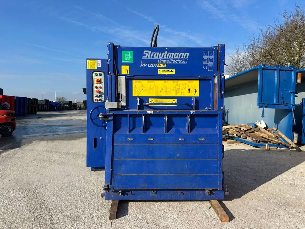 Strautmann 2207 balenpers 3 stuks, Zakelijke goederen