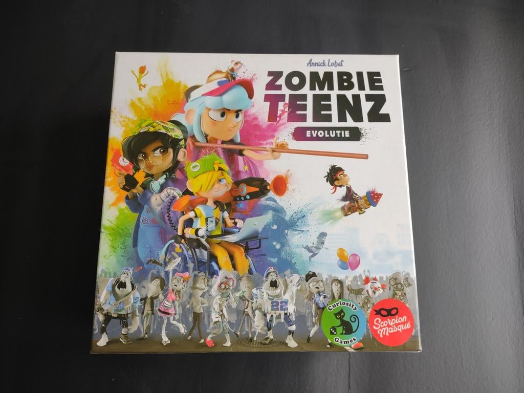 Zombie Teens Evolutie - Curiosity Games, Hobby en Vrije tijd, Gezelschapsspellen | Bordspellen, Zo goed als nieuw, Een of twee spelers