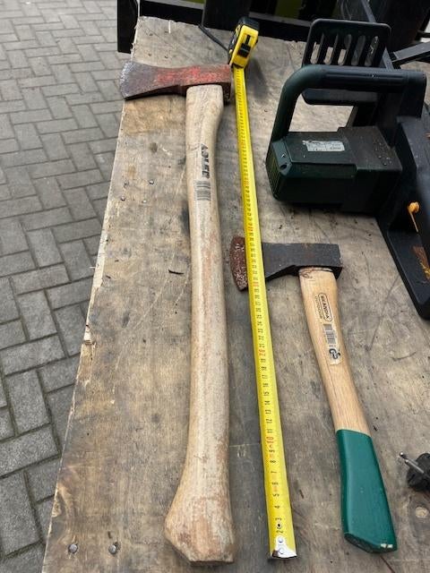 2 hakbijlen bomen te koop, Ophalen, Gebruikt