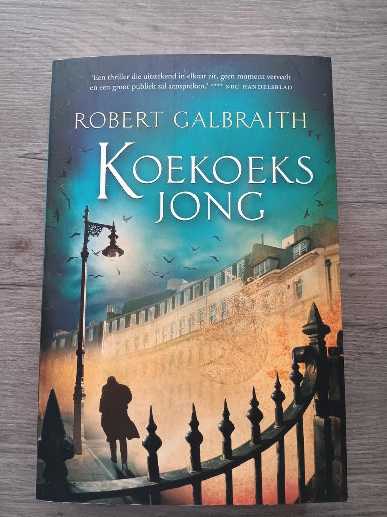 Boek Koekoeks jong, Ophalen of Verzenden, Gelezen, Robert Galbraith