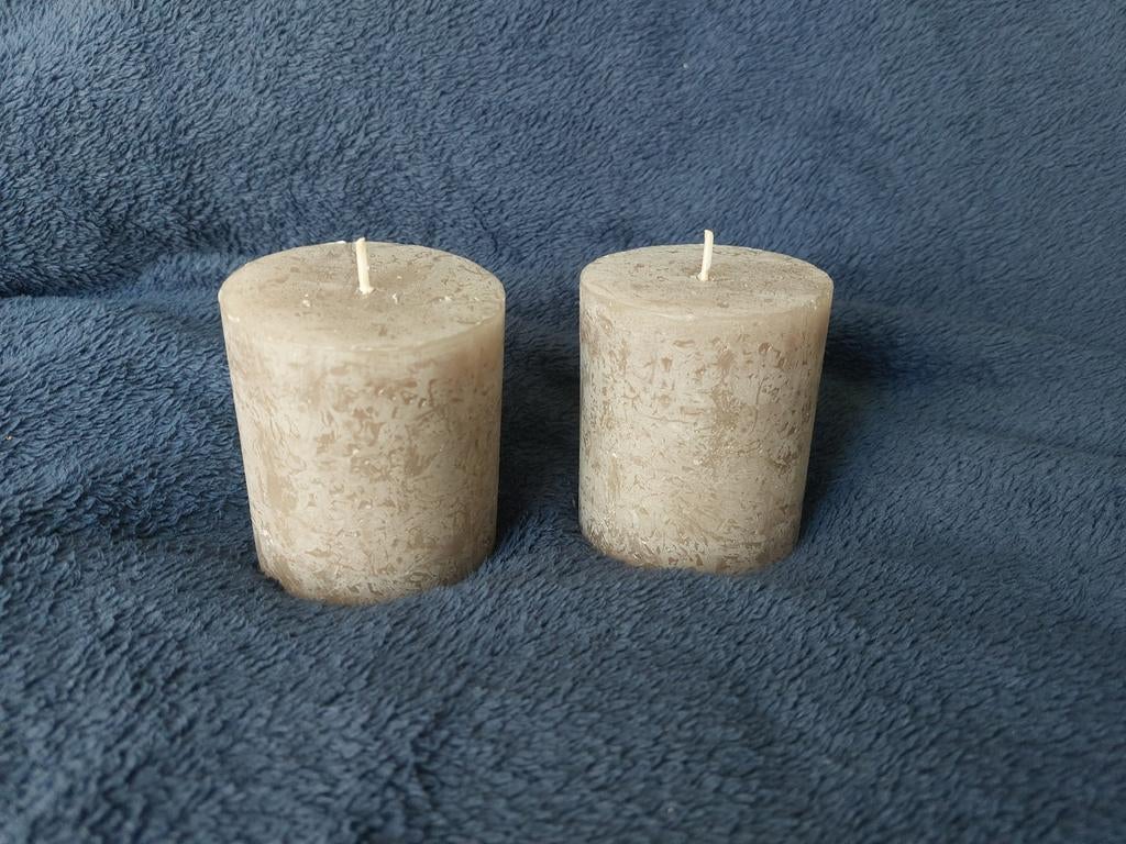2 kaarsen diameter 6,8cm hoogte 8cm, Overige materialen, Overige kleuren, Ophalen of Verzenden, Zo goed als nieuw