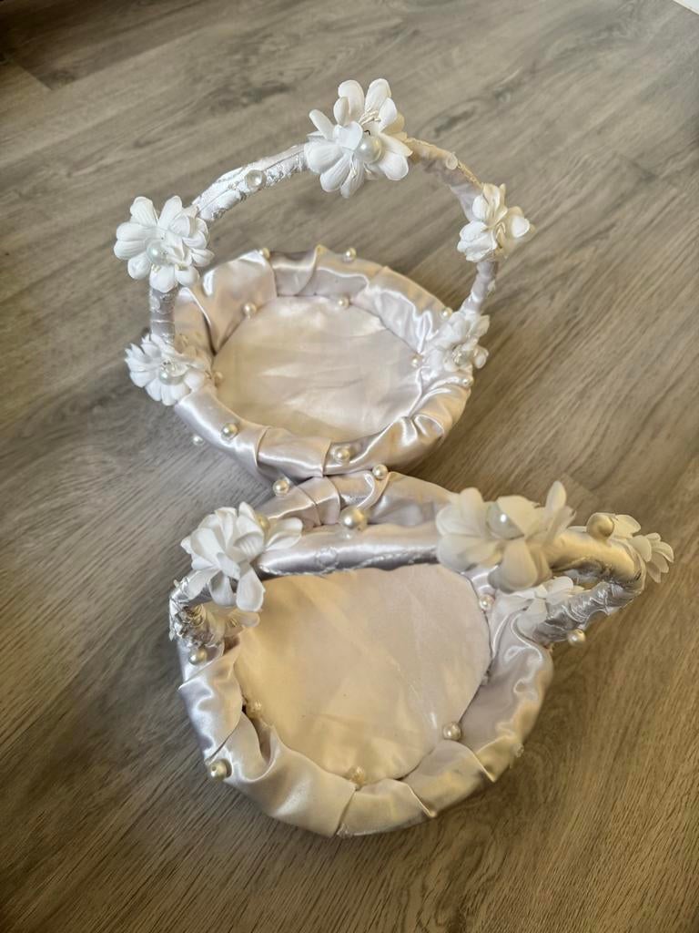 2 Bruidsmeisje mandjes - gratis af te halen, Ophalen of Verzenden, Gebruikt, Feestartikel, Geboorte of Huwelijk