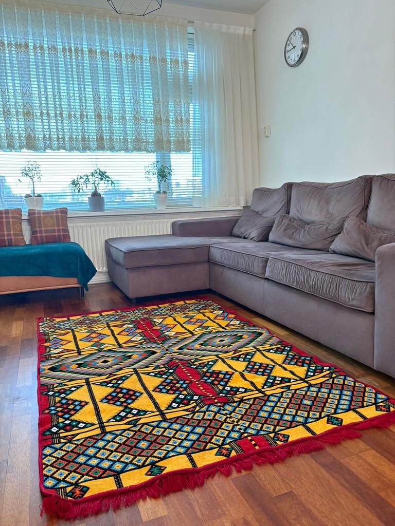 Mooie tapijt ., Huis en Inrichting, Stoffering | Tapijten en Kleden, 100 tot 150 cm, 200 cm of meer, Ophalen of Verzenden, Zo goed als nieuw