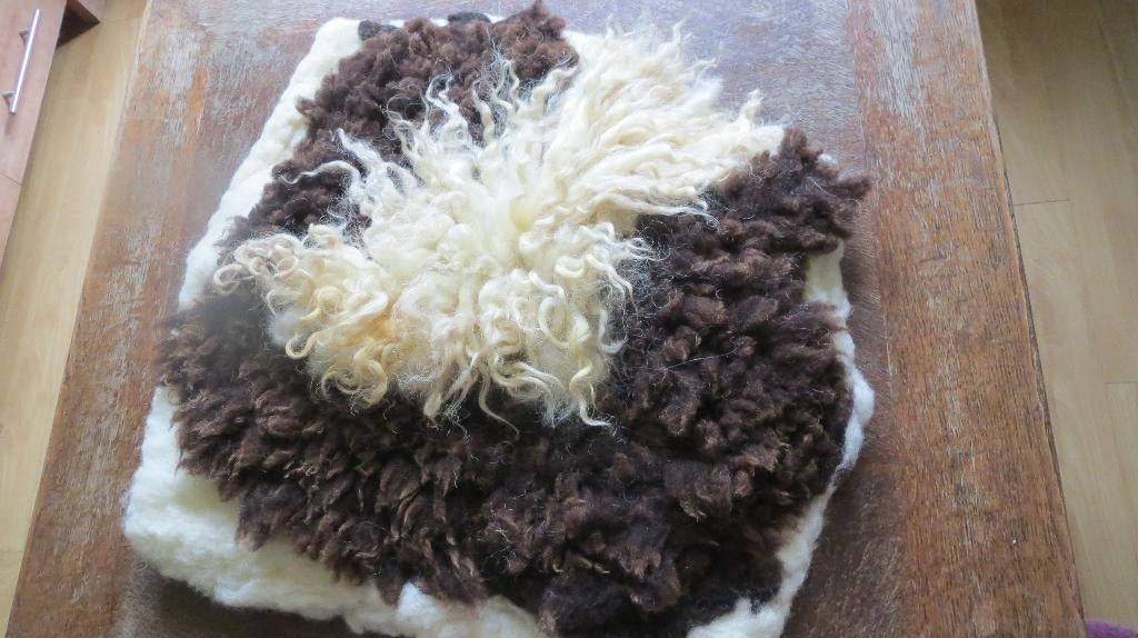 Gevilt vachtje, te gebruiken als kussen, ongeveer 50x50cm, Ophalen of Verzenden, Nieuw