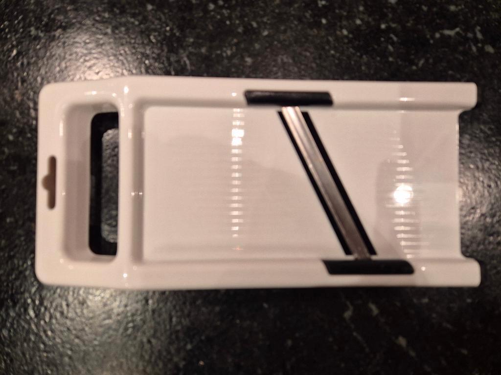 Witte kunststof mandoline groentesnijder met RVS snijblad, Ophalen, Zo goed als nieuw