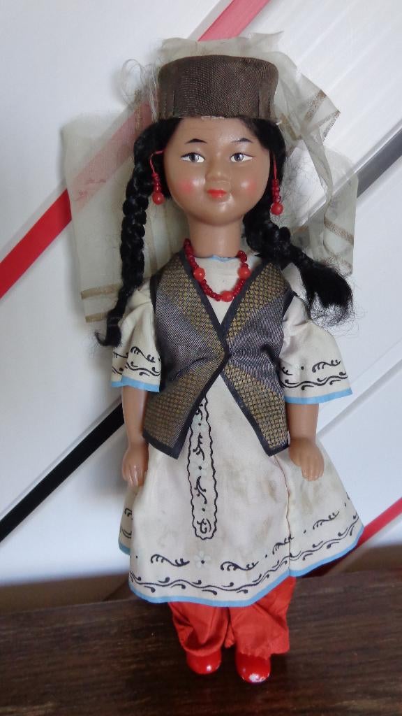 Russische pop in klederdracht Sovjet Unie Tajikistan, Antiek en Kunst, Antiek | Speelgoed, Ophalen