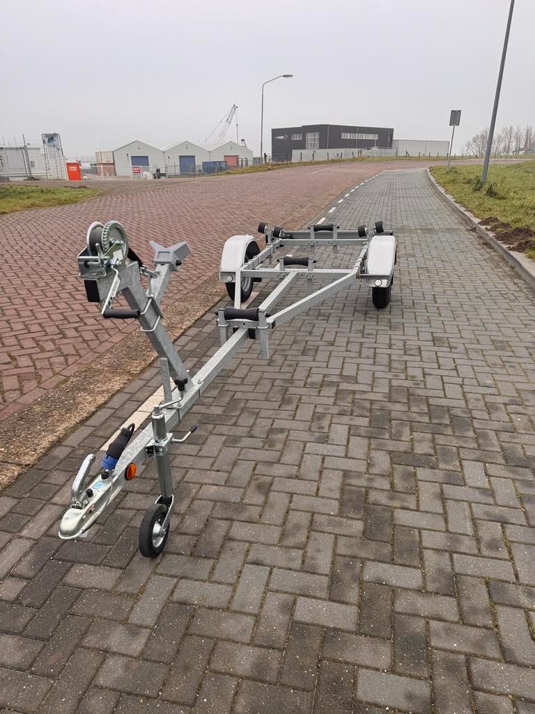 Boottrailer, 3 asser kenteken stalingstrailer Pega, Kalf, Watersport en Boten, Boottrailers, Ophalen, Minder dan 1500 kg, Gebruikt