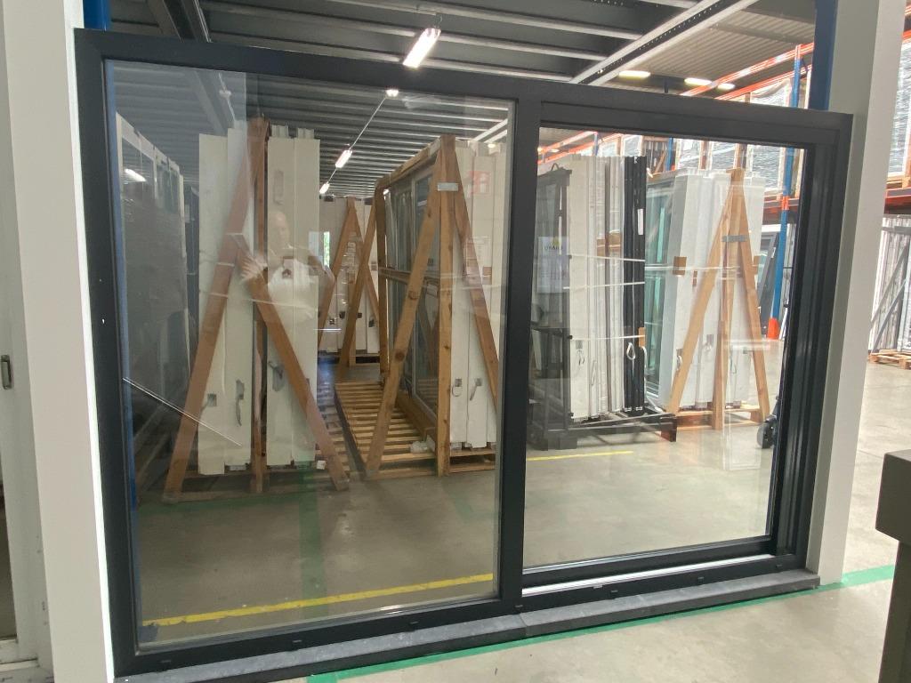 Pvc schuifraam uit stock, rolluiken op maat gemaakt., Kunststof, Nieuw, Ophalen of Verzenden, Inclusief glas