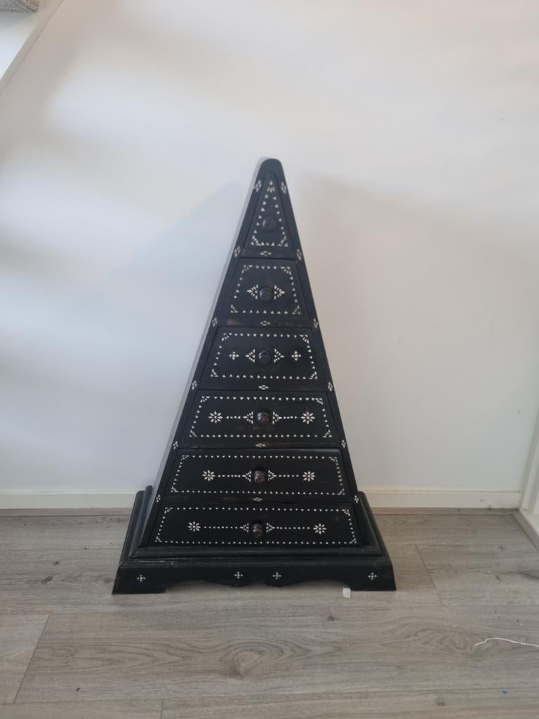Uniek ladekastje in vorm piramide, Ophalen, 25 tot 50 cm, Minder dan 100 cm