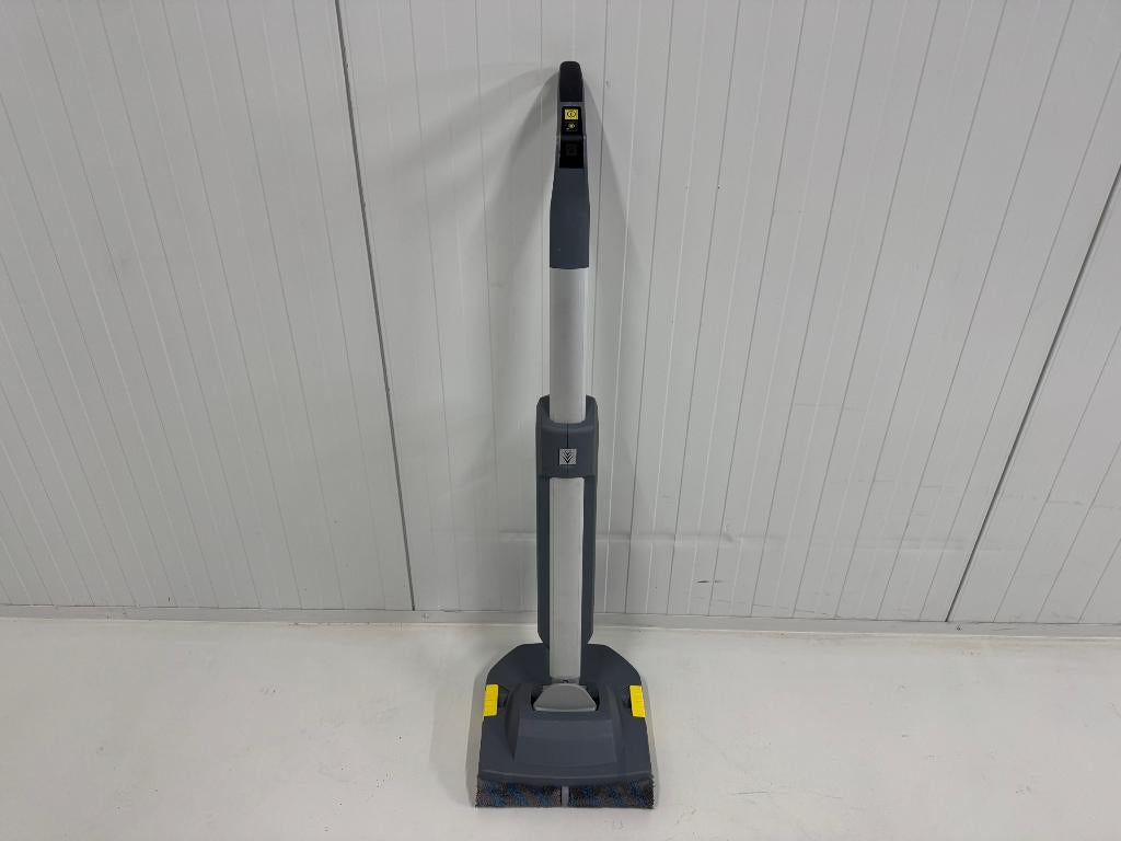 KARCHER SCHROBMACHINE BR 30/1 C Bp, Ophalen of Verzenden, Zo goed als nieuw, Schrobmachine