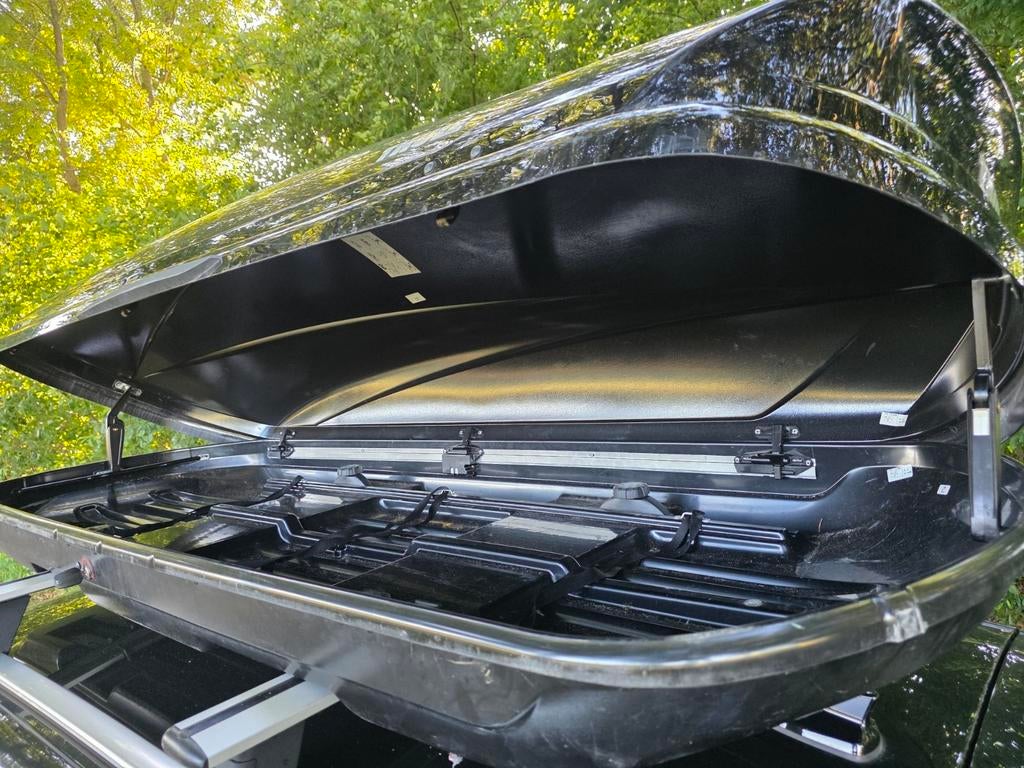 Te huur: 630 liter Dakkoffer Skikoffer Skibox Thule Motion, Auto diversen, Dakkoffers, Ophalen, Zo goed als nieuw
