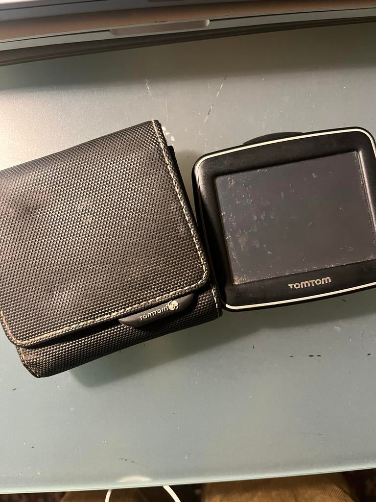 TomTom navigatiesysteem met hoes - Model 1EX00, Ophalen of Verzenden, Gebruikt