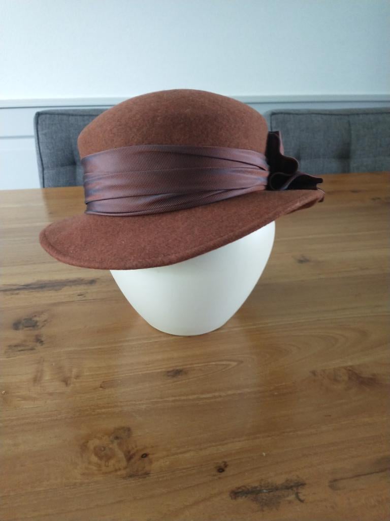 Mooi bruin Kerk hoedje, 55 cm (S, 6⅞ inch) of minder, Hoed, Ophalen of Verzenden, Zo goed als nieuw
