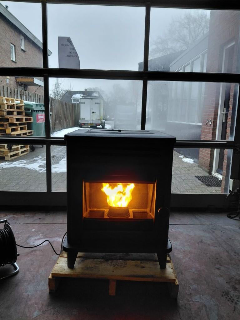 Edil kamin Lille 8 showmodel pelletkachel, Overige brandstoffen, Ophalen of Verzenden, Zo goed als nieuw, Pelletkachel