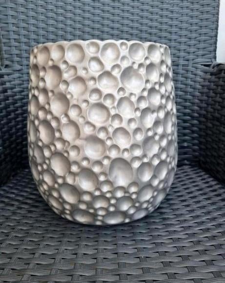 Bloempot zilverkleurig hoogte 25,5 en diameter 20 cm. Zgan, Ophalen