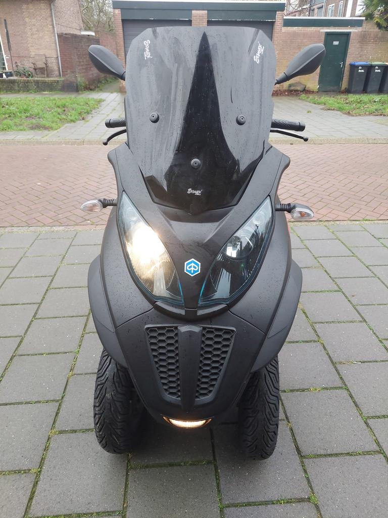 Piaggio MP3 met extra‘s uit 2012, zwart