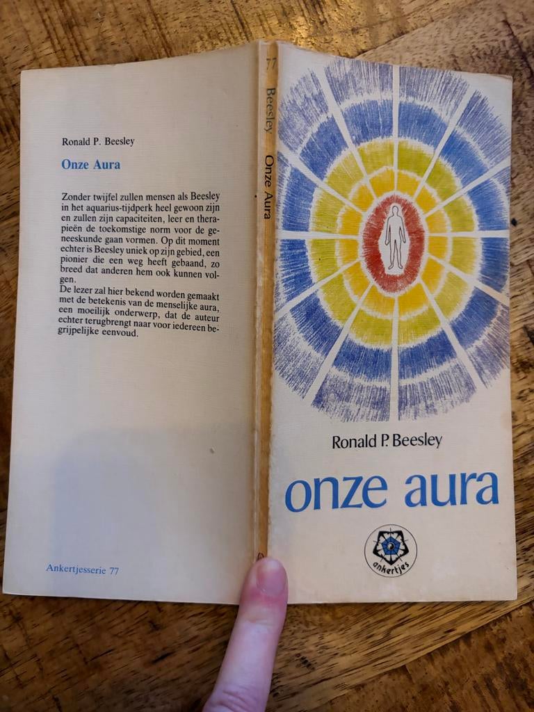 Onze Aura - Ronald P. Beesley, Boeken, Ophalen of Verzenden, Gelezen, Spiritualiteit algemeen, Achtergrond en Informatie