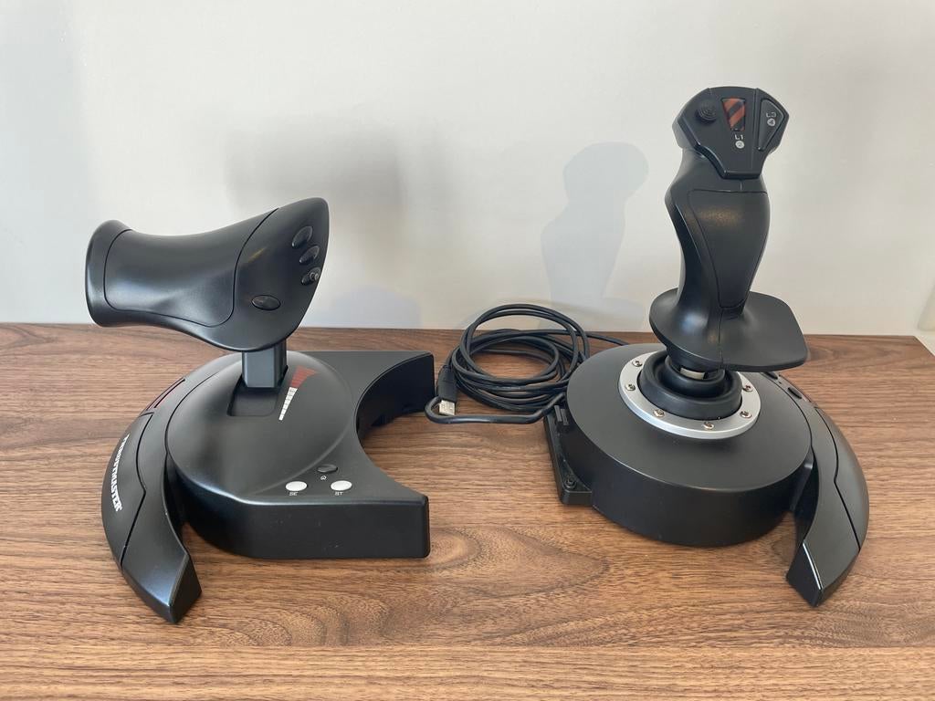 Thrustmaster T-Flight Hotas X V2, 1 speler, Ophalen of Verzenden, Zo goed als nieuw, Vanaf 3 jaar