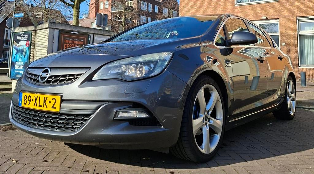 Opel Astra J model Gt 1.4 Turbo Ecotec Bj 2012 apk 2027, Voorwielaandrijving, Zwart, 4 cilinders, Bruin