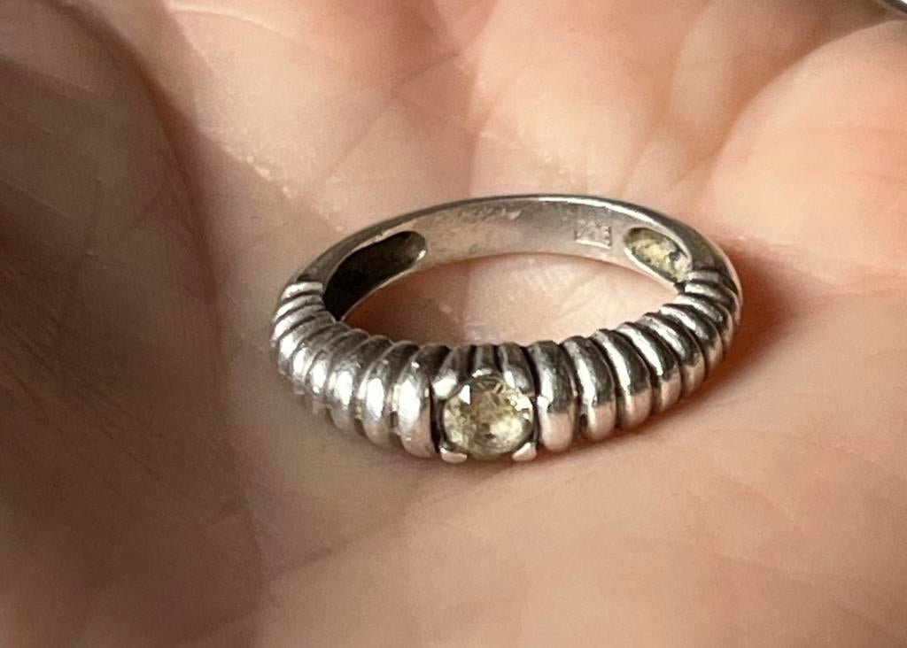 Zilveren Ring - Zilvergehalte 935, Ophalen of Verzenden, Zo goed als nieuw, Dame, Zilver