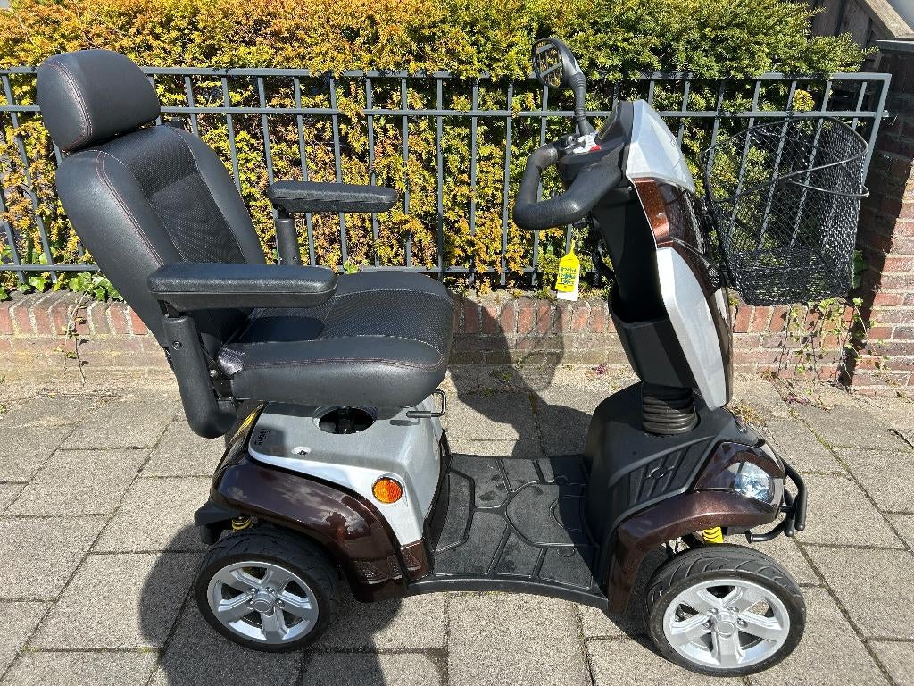 kymco maxer scootmobiel bj 2024 met lader en twee sleutels, Ophalen, Kymco, Zo goed als nieuw, 16 km/u of meer