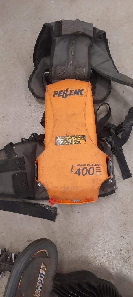 Oude defecte Pellenc L400 heggenschaar met rug accupack, Ophalen, Gebruikt, Accu, Pellenc