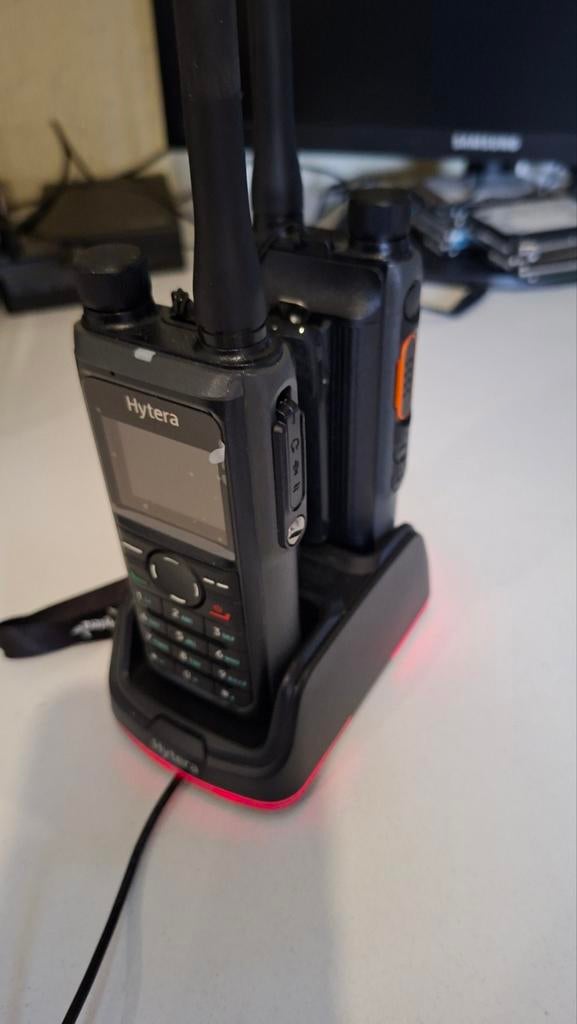 Hytera portofoon HP685 UHF DMR, Ophalen, Zo goed als nieuw, 2 to 5 km, Portofoon of Walkie-talkie