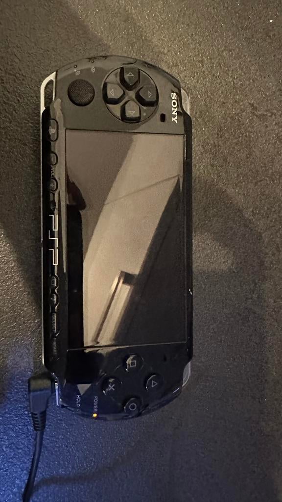 PSP 3004, Spelcomputers en Games, Spelcomputers | Sony PSP, Ophalen of Verzenden, Zo goed als nieuw, PSP