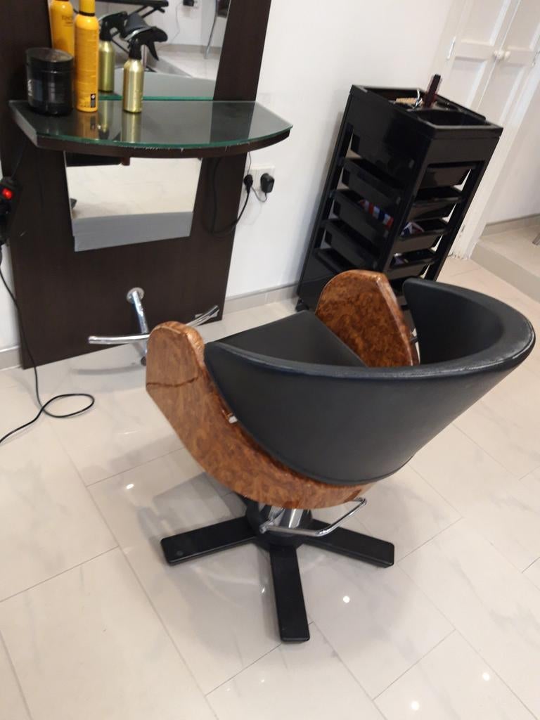 kappersstoel, Huis en Inrichting, Ophalen, Zo goed als nieuw, Zwart, Drie