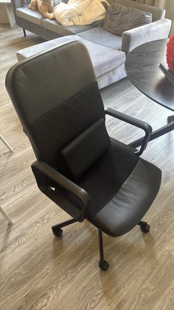 Office chair, Ophalen, Eén