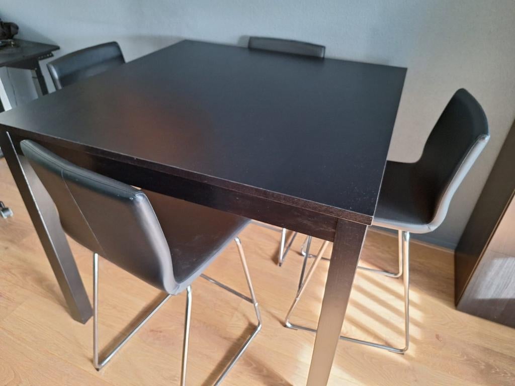 Bjursta eettafel, Ophalen