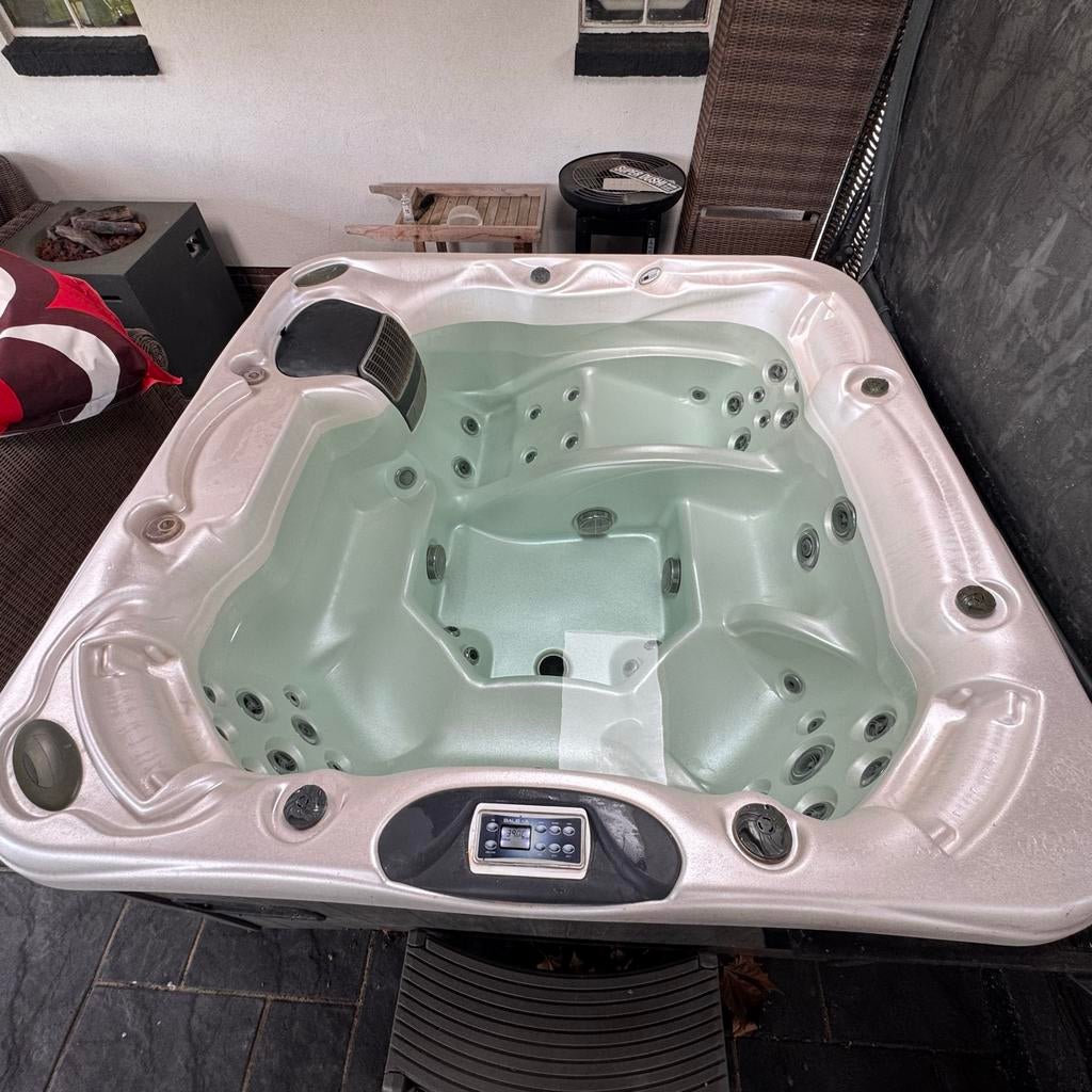 Jacuzzi Passion Spas - Wegens verbouwing niet meer te plaats, Ophalen, Gebruikt, Afdekzeil, Vast