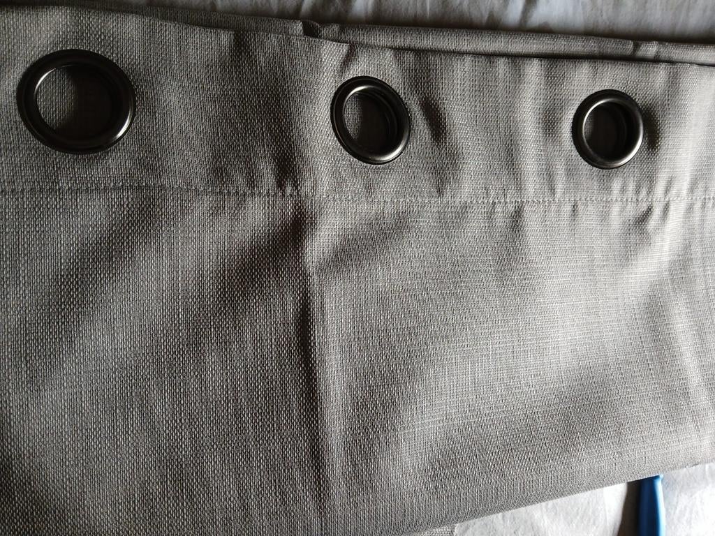 Nieuw beige verduisterend gordijnen 2 stuks, Huis en Inrichting, Stoffering | Gordijnen en Lamellen, Nieuw, 200 cm of meer, Beige