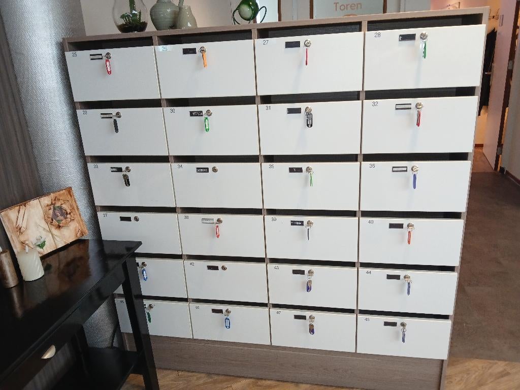 Postkast sorteerkast vakkenkast, Huis en Inrichting, Kasten | Lockerkasten, Ophalen, Zo goed als nieuw, Roomwit en bruin