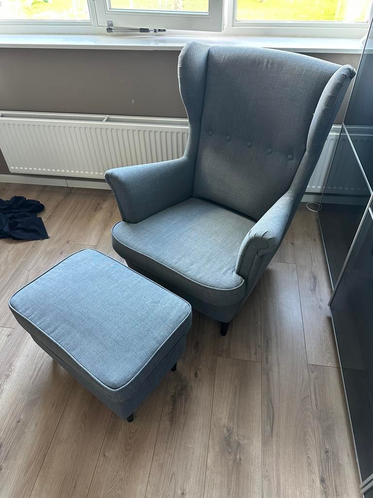 IKEA STRANDMON oorfauteuil met voetenbankje, Ophalen, Gebruikt, Stof, 75 tot 100 cm