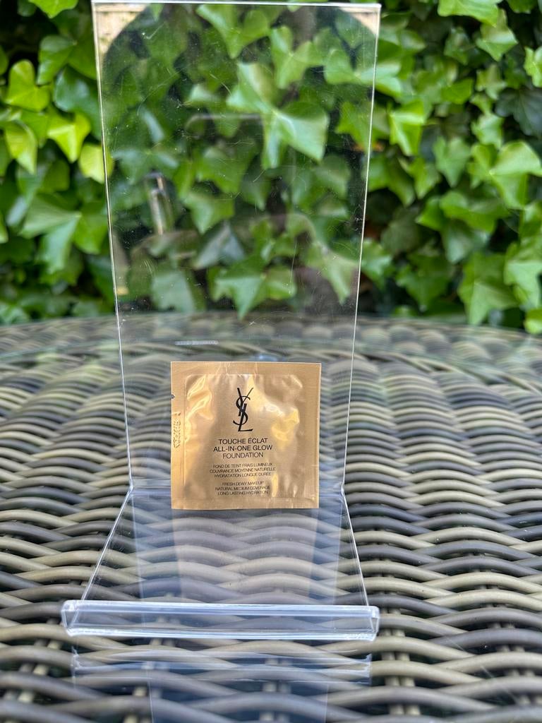 Yves Saint Laurent Touche Éclat sample | 1ml, Overige kleuren, Gehele gezicht, Nieuw, Ophalen of Verzenden