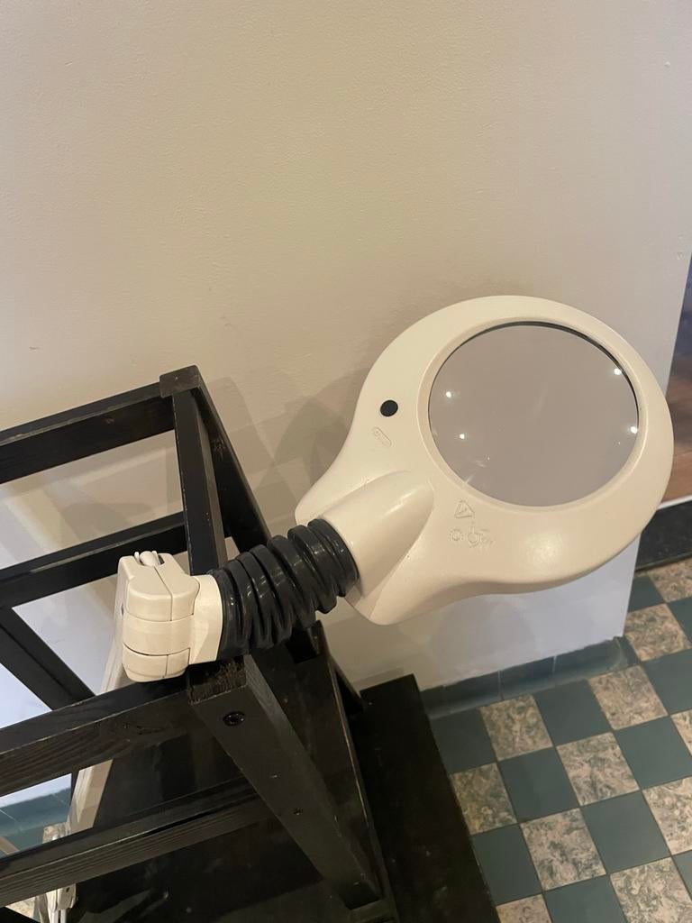 Luxo loupelamp met tafelklem, Ophalen of Verzenden, Zo goed als nieuw, Loeplamp