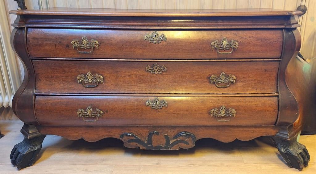 Antiek onderstel van kabinet met drie lades, Ophalen