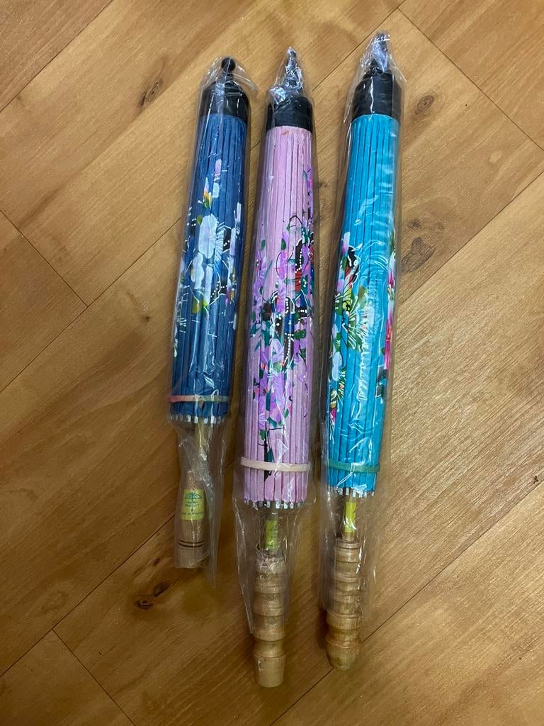 Thaise Parasols handgemaakt 3 stuks, Tuin en Terras, Parasols, Ophalen of Verzenden, Zo goed als nieuw, Minder dan 1 meter, Parasolvoet