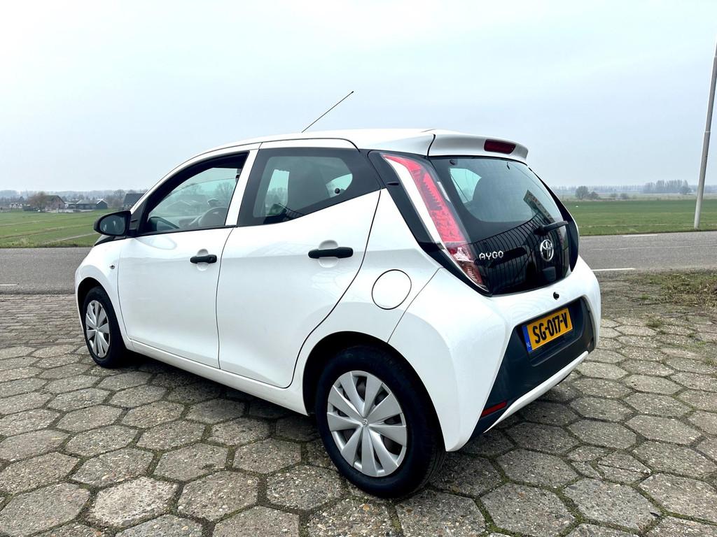 Toyota Aygo 1.0 VVT NAP 5D AIRCO NW APK XENON NIEUWE MODEL, Start-stop-systeem, Euro 6, 4 stoelen, Wit
