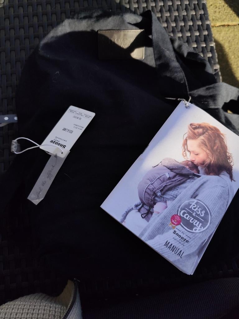 Nieuwe Snooze kiss & carry, Kinderen en Baby's, Babydragers en Draagdoeken, Nieuw, Draagzak, Rug, Overige merken, Ophalen