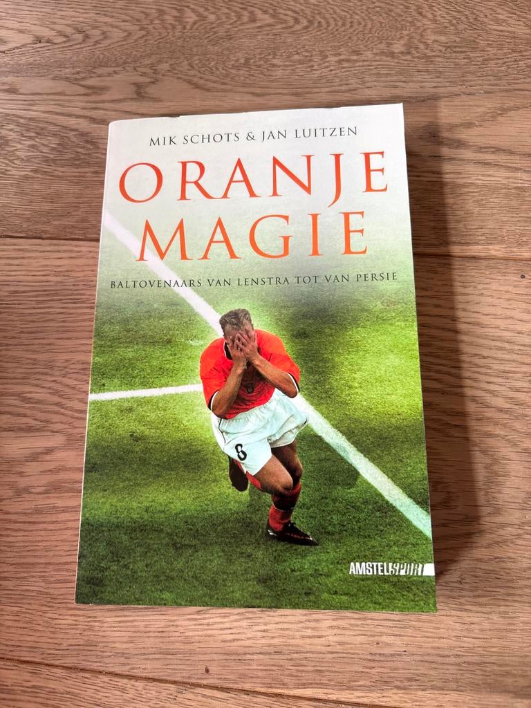 Oranje Magie - Mik Schots & Jan Luitzen, Boeken, Ophalen of Verzenden, Nieuw, Balsport