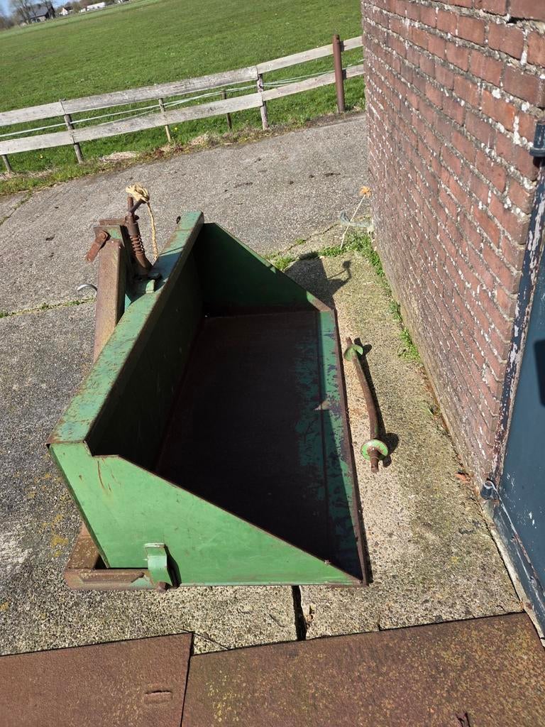 Grondbak Transportbak, Ophalen