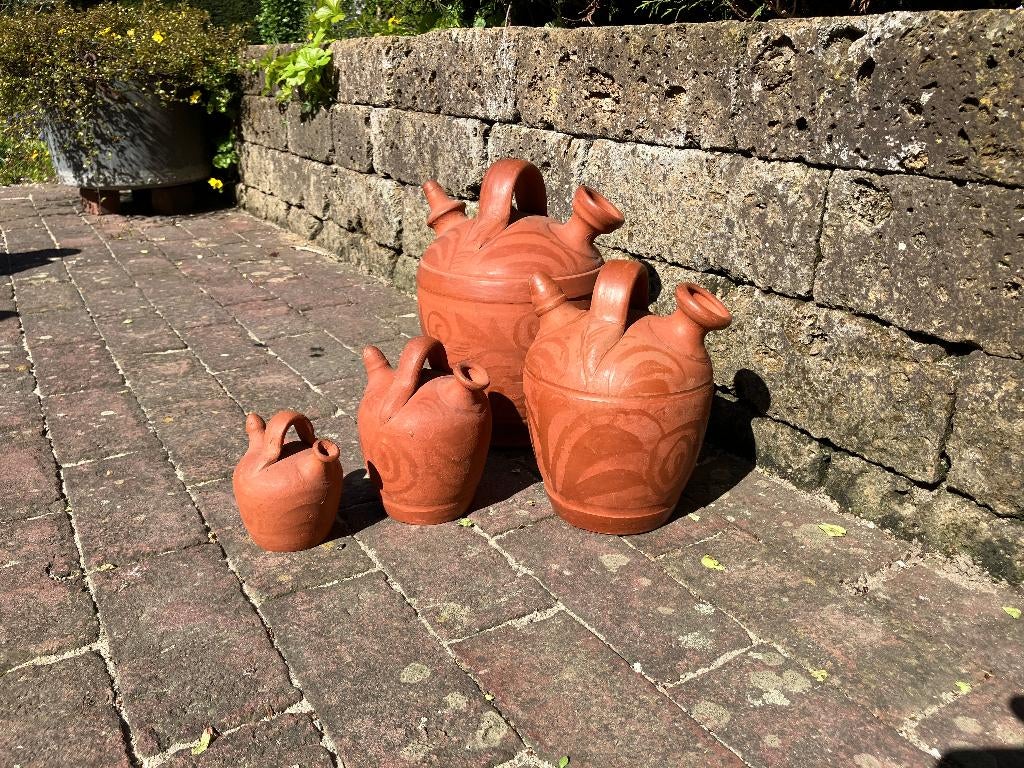 4  Spaanse Terracotta waterkruiken met decoratie., Ophalen, Nieuw